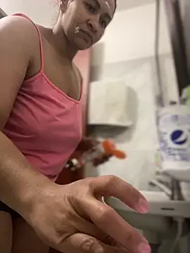 Carola-Ross online show from December 17, 4:35 pm