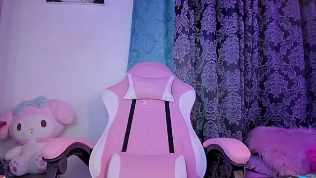 Snapshot of mikusitq_ chatting on March 2, 11:20 pm mikusitq online show from March 2, 11:20 pm