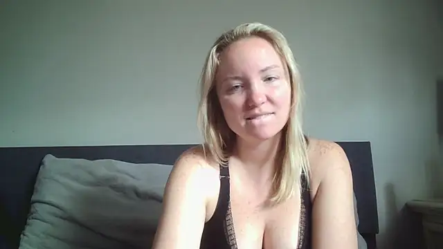 Snapshot of sexiirose22 chatting on March 23, 4:00 pm sexiirose22 online show from March 23, 4:00 pm