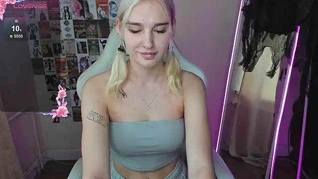 EvelinaLuu online show from November 2, 3:42 am