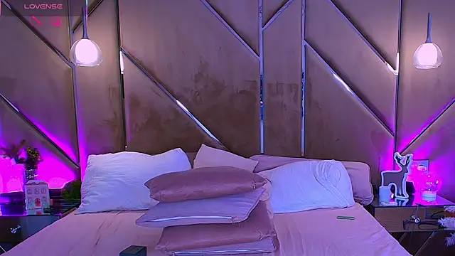 Lellie   online show from January 10, 7:37 pm