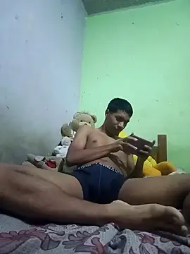 Snapshot of jr121221 chatting on February 10, 9:58 pm jr121221 online show from February 10, 9:58 pm