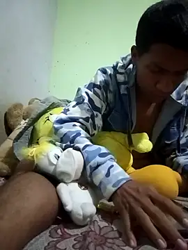 Snapshot of jr121221 chatting on February 11, 5:47 am jr121221 online show from February 11, 5:47 am