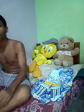 Snapshot of jr121221 chatting on February 14, 2:28 am jr121221 online show from February 14, 2:28 am