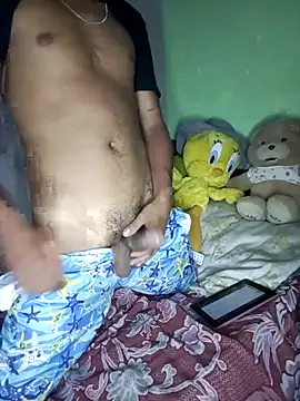 Snapshot of jr121221 chatting on February 14, 5:30 am jr121221 online show from February 14, 5:30 am