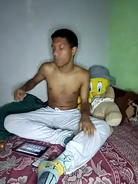 Snapshot of jr121221 chatting on February 15, 6:02 am jr121221 online show from February 15, 6:02 am