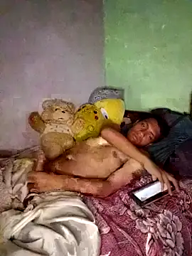 Snapshot of jr121221 chatting on February 17, 2:20 am jr121221 online show from February 17, 2:20 am