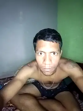 Snapshot of jr121221 chatting on February 17, 7:15 am jr121221 online show from February 17, 7:15 am