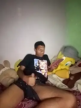 Snapshot of jr121221 chatting on February 18, 4:48 am jr121221 online show from February 18, 4:48 am