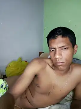 Snapshot of jr121221 chatting on February 21, 4:18 am jr121221 online show from February 21, 4:18 am