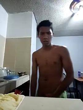 Snapshot of jr121221 chatting on February 22, 12:16 am jr121221 online show from February 22, 12:16 am