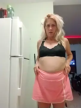 Snapshot of Skippydippy99 chatting on October 5, 5:39 am Skippydippy99 online show from October 5, 5:39 am