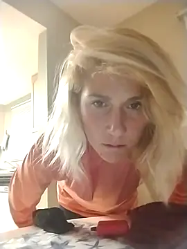 Snapshot of Skippydippy99 chatting on December 14, 8:09 am Skippydippy99 online show from December 14, 8:09 am