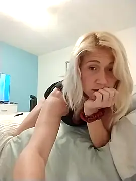 Snapshot of Skippydippy99 chatting on December 15, 11:42 pm Skippydippy99 online show from December 15, 11:42 pm