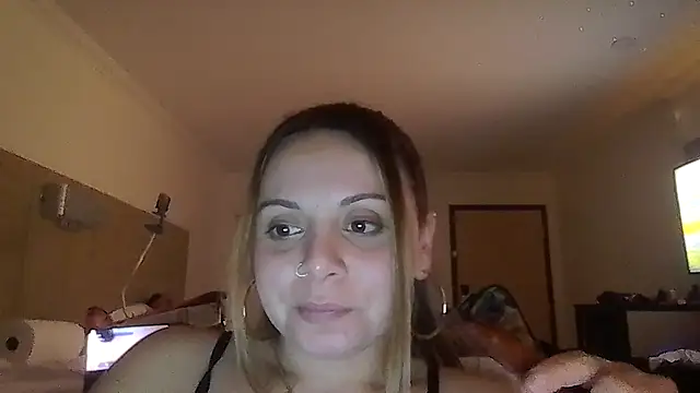 Snapshot of ShysluutGia chatting on April 23, 4:35 am ShysluutGia online show from April 23, 4:35 am