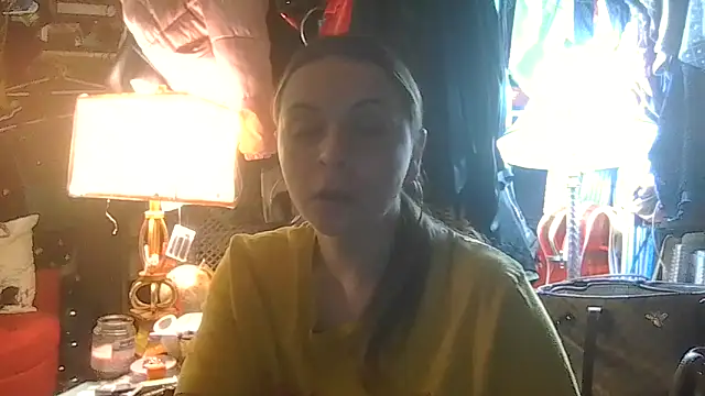Snapshot of ShysluutGia chatting on May 10, 6:29 am ShysluutGia online show from May 10, 6:29 am