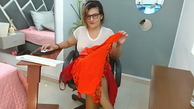 Snapshot of StephyJones1 chatting on January 23, 8:24 pm StephyJones1 online show from January 23, 8:24 pm