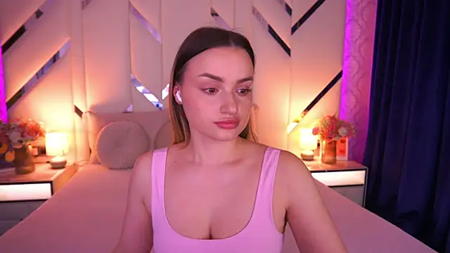 LindsieGreyy online show from March 26, 7:25 am