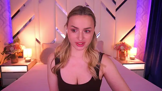 LindsieGreyy online show from April 27, 6:55 am