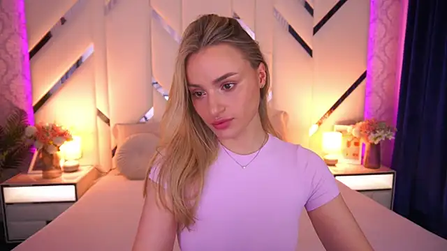 LindsieGreyy online show from May 24, 6:18 am