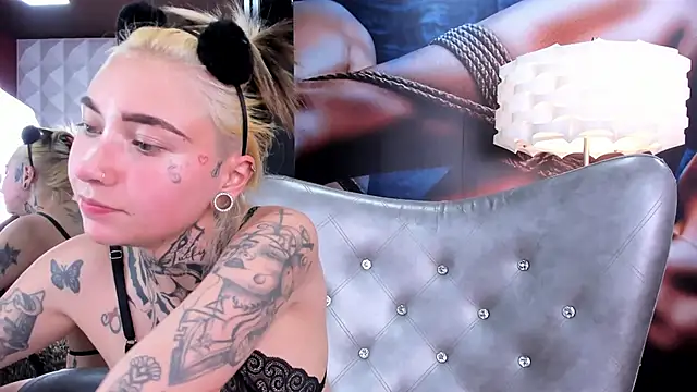 Snapshot of miss___angel chatting on February 11, 6:01 pm miss   angel online show from February 11, 6:01 pm