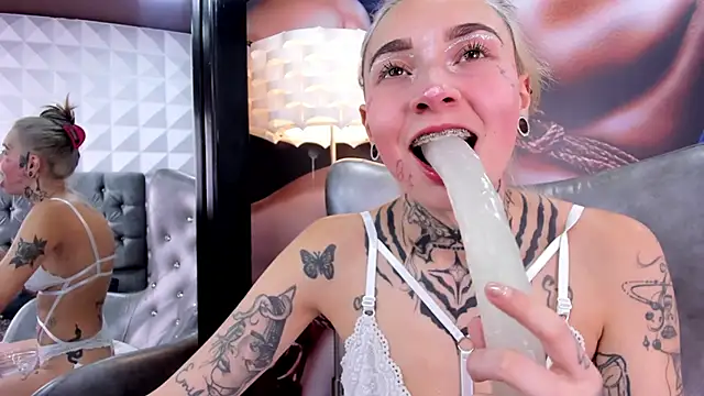 Snapshot of miss___angel chatting on February 20, 6:35 pm miss   angel online show from February 20, 6:35 pm