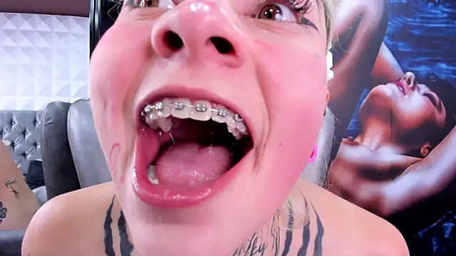 Snapshot of miss___angel chatting on March 11, 12:22 am miss   angel online show from March 11, 12:22 am