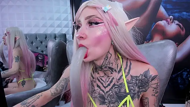 Snapshot of miss___angel chatting on September 19, 6:19 pm miss   angel online show from September 19, 6:19 pm