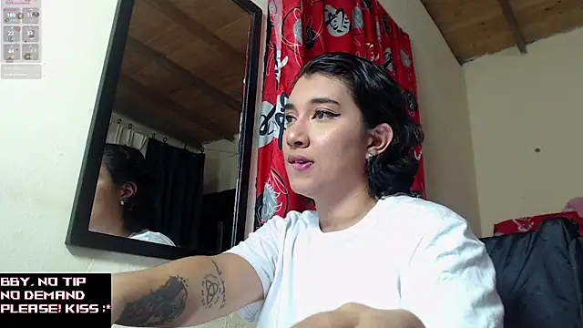 Snapshot of Robin_H00t chatting on March 11, 12:33 am Robin H00t online show from March 11, 12:33 am
