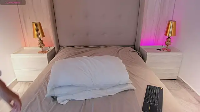 emmiily z online show from March 15, 8:26 pm