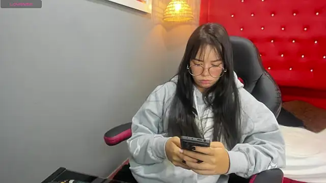 honnielane online show from March 17, 3:29 pm