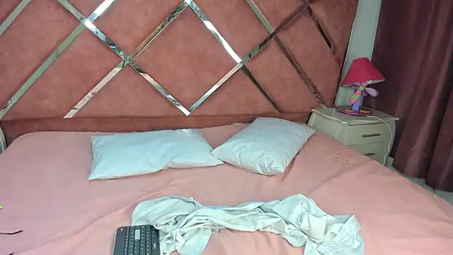  JuliSweet  online show from March 20, 12:00 pm