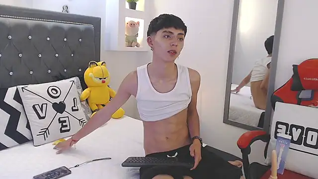 Snapshot of MaikyCooper chatting on March 14, 8:21 am MaikyCooper online show from March 14, 8:21 am