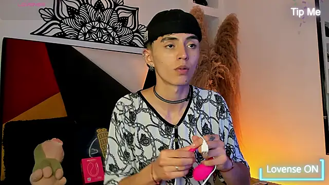 Snapshot of MaikyCooper chatting on October 10, 8:19 pm MaikyCooper online show from October 10, 8:19 pm