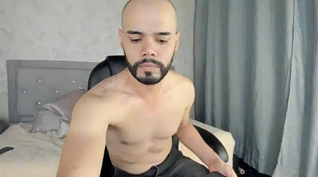 Snapshot of Luke_Diaz7 chatting on February 9, 1:44 am Luke Diaz7 online show from February 9, 1:44 am