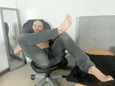 Snapshot of Luke_Diaz7 chatting on February 13, 11:26 pm Luke Diaz7 online show from February 13, 11:26 pm