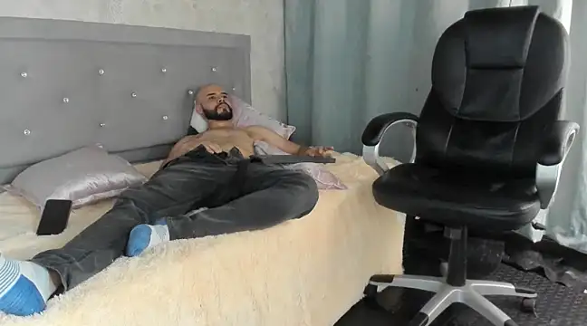 Snapshot of Luke_Diaz7 chatting on February 14, 3:00 am Luke Diaz7 online show from February 14, 3:00 am