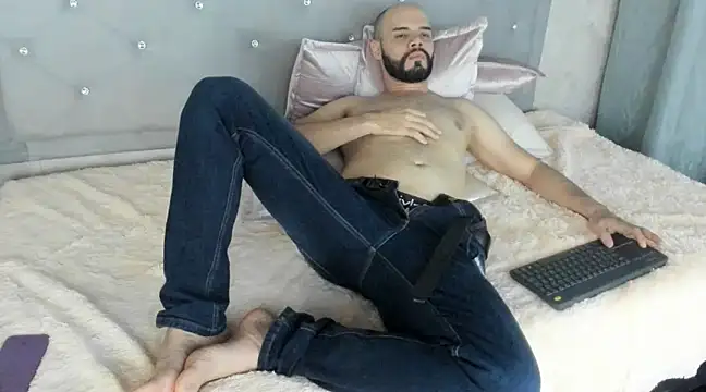 Snapshot of Luke_Diaz7 chatting on February 18, 10:47 pm Luke Diaz7 online show from February 18, 10:47 pm