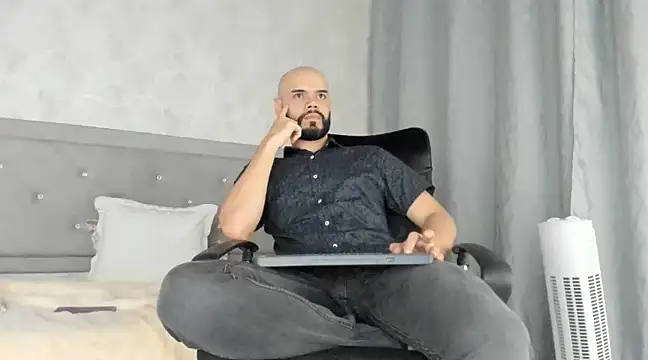 Snapshot of Luke_Diaz7 chatting on February 21, 3:12 am Luke Diaz7 online show from February 21, 3:12 am