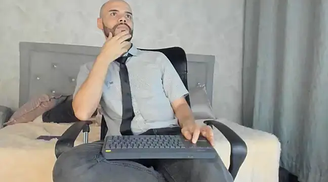 Snapshot of Luke_Diaz7 chatting on February 22, 9:12 am Luke Diaz7 online show from February 22, 9:12 am