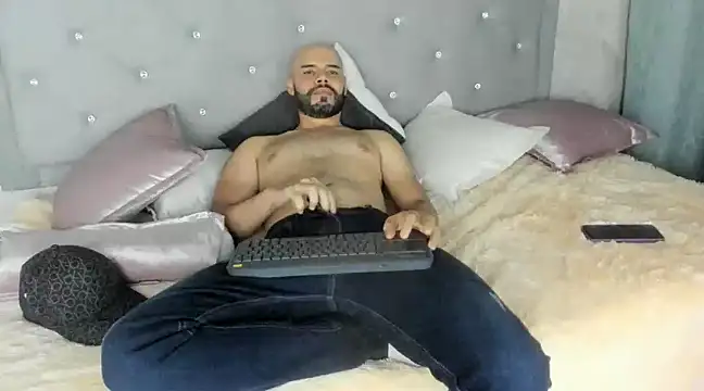 Snapshot of Luke_Diaz7 chatting on February 24, 6:49 am Luke Diaz7 online show from February 24, 6:49 am