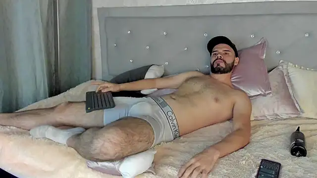 Snapshot of Luke_Diaz7 chatting on March 2, 12:53 am Luke Diaz7 online show from March 2, 12:53 am