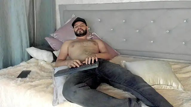 Snapshot of Luke_Diaz7 chatting on March 2, 3:56 am Luke Diaz7 online show from March 2, 3:56 am