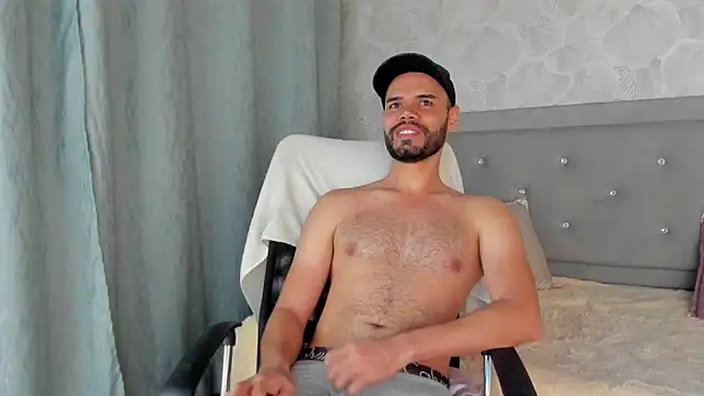 Snapshot of Luke_Diaz7 chatting on March 11, 4:32 am Luke Diaz7 online show from March 11, 4:32 am