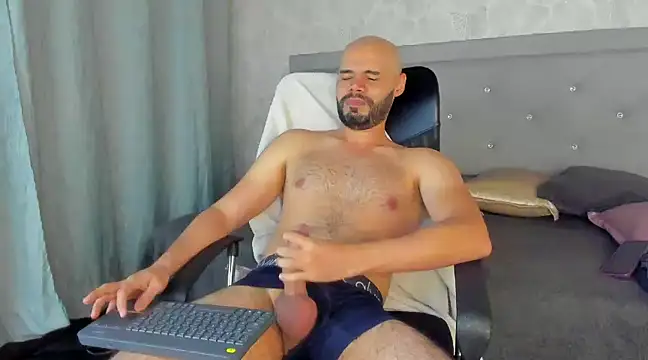 Snapshot of Luke_Diaz7 chatting on March 13, 6:48 am Luke Diaz7 online show from March 13, 6:48 am