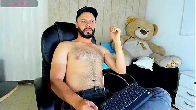 Snapshot of Luke_Diaz7 chatting on March 22, 11:20 pm Luke Diaz7 online show from March 22, 11:20 pm