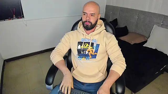 Snapshot of Luke_Diaz7 chatting on October 18, 4:37 am Luke Diaz7 online show from October 18, 4:37 am