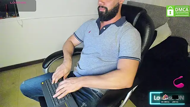 Snapshot of Luke_Diaz7 chatting on November 7, 11:27 pm Luke Diaz7 online show from November 7, 11:27 pm