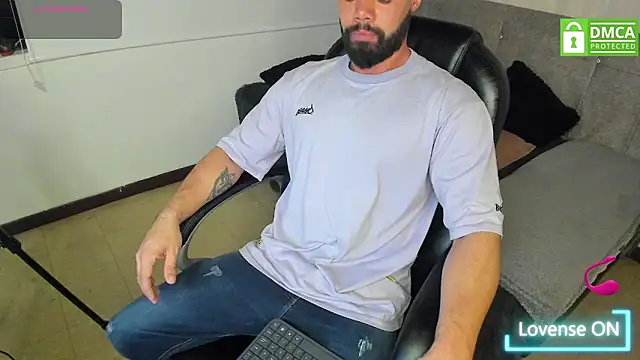 Snapshot of Luke_Diaz7 chatting on November 25, 3:28 am Luke Diaz7 online show from November 25, 3:28 am