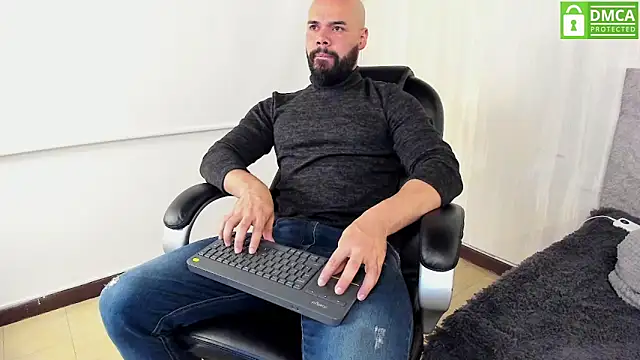 Luke Diaz7 online show from December 21, 7:04 am